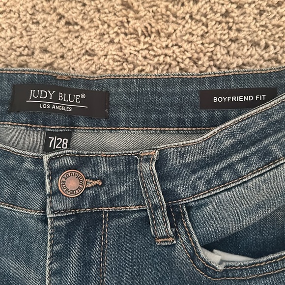 Judy Blue Boyfriend Fit Jeans - Picture 3 of 5